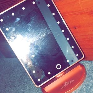 IMPRESSIONS VANITY MAKEUP MIRROR (ROSE GOLD)